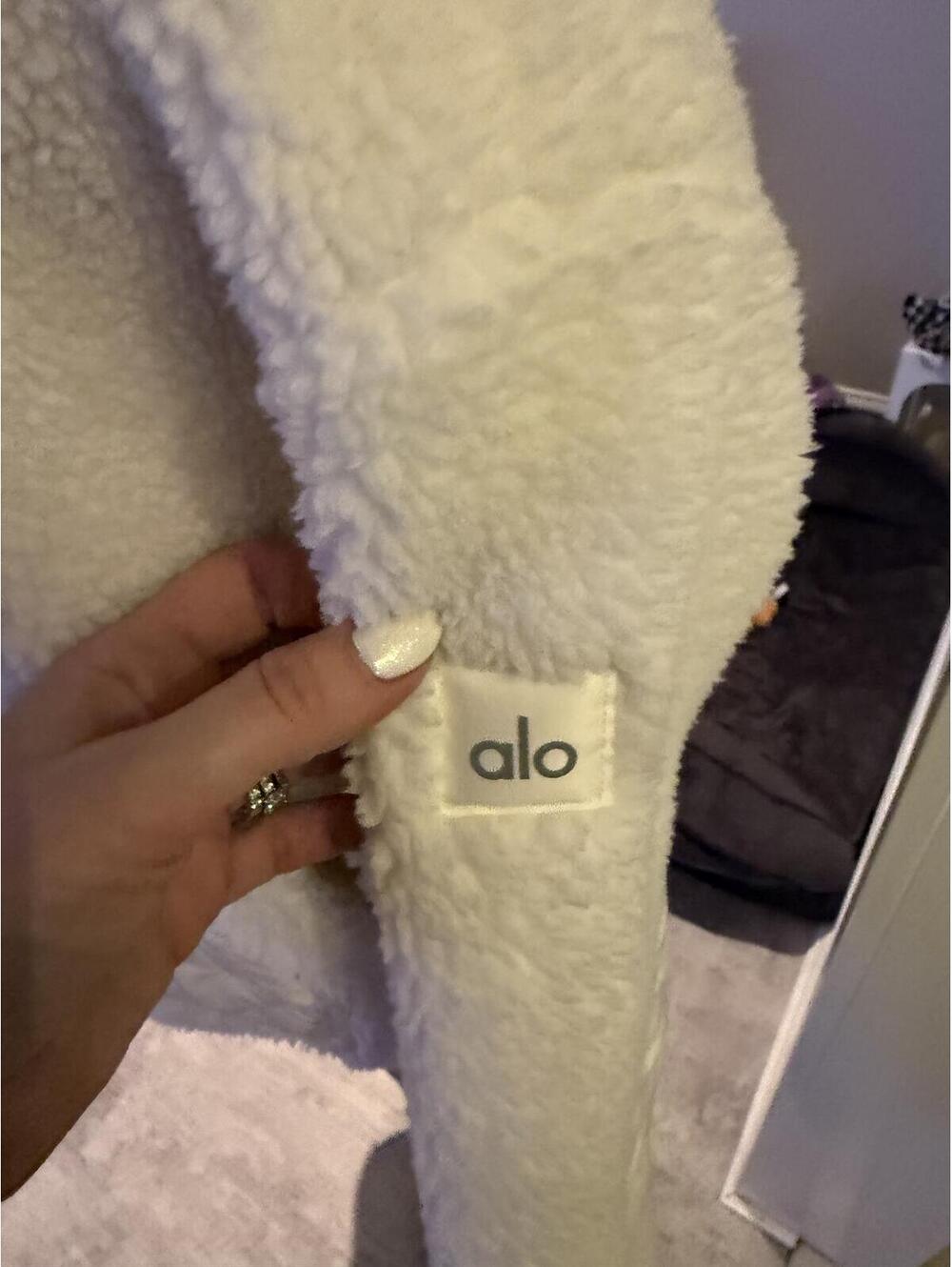 Excellent Alo White Sherpa Edge Fleece Zip-Up Jacket with Quilted Pockets M - Picture 4 of 7